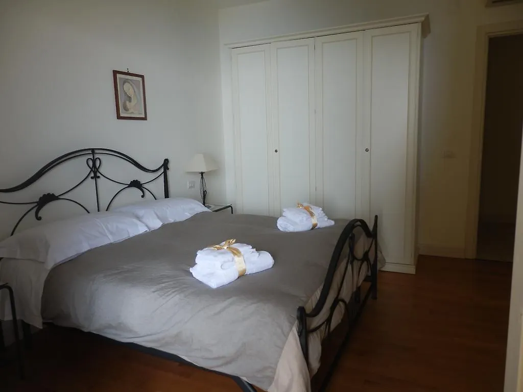 Apartment In טאורמינה
